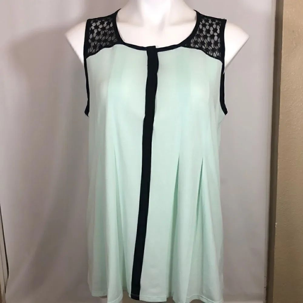 Elle pastel green black sleeveless lace top